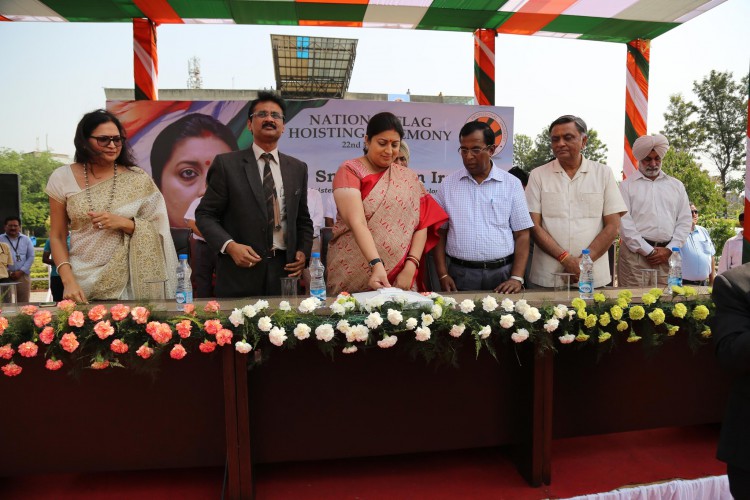 HRD-Minister-Smt-Smriti-Irani-LPU-Chancellor-Mr-Ashok-Mittal-Pro-Chancellor-Ms-Rashmi-Mittal-and-other-delegates-hoisting-the-flag-during-15th-Founders-Day-at-LPU