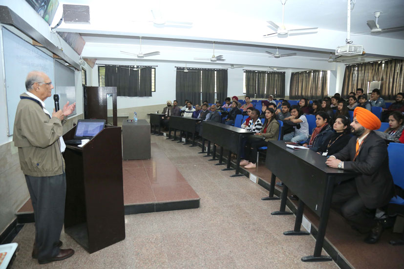 American Geography Professor of Drake University interacted with LPU Students