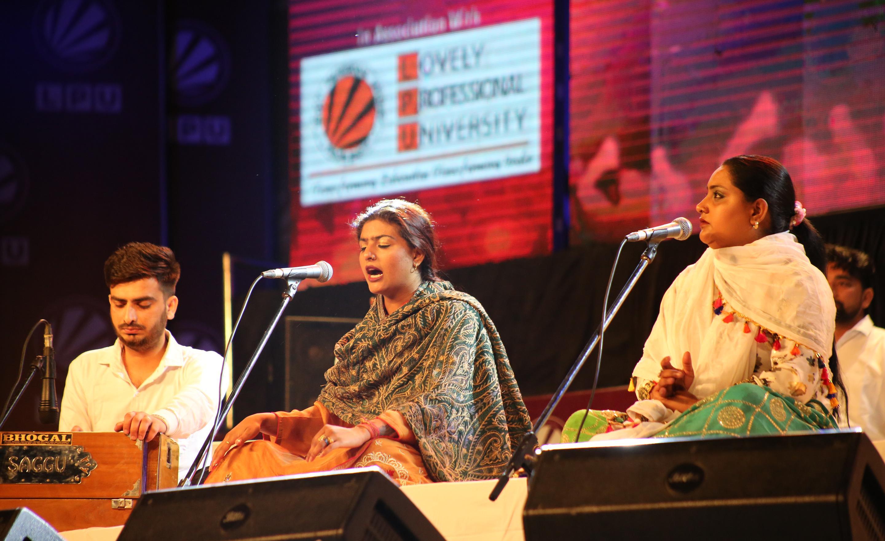 Nooran Sisters (5)