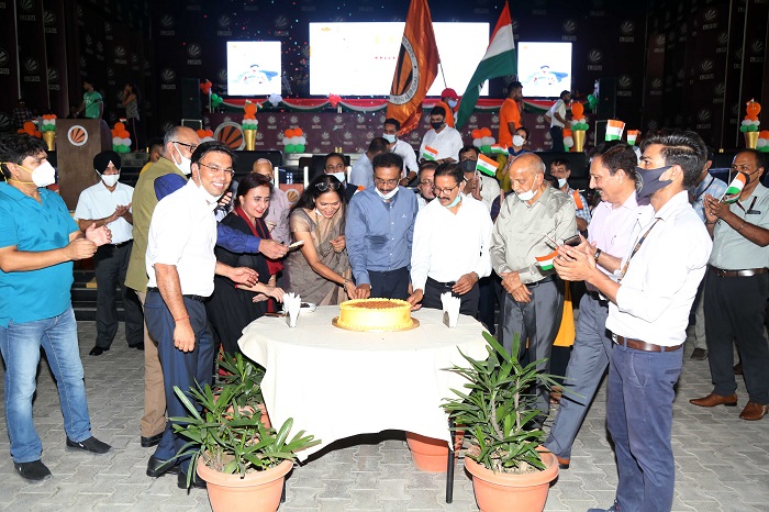 LPU Chancellor Ashok Mittal and Pro Chancellor Rashmi Mittal doing cake cutting ceremony as given reward of Rs 1.3 Crores to its Olympic Medal winning LPU students