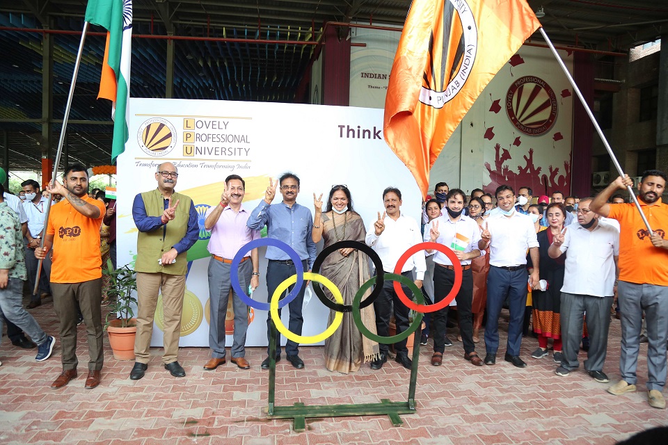 LPU Chancellor Ashok Mittal and Pro Chancellor Rashmi Mittal given reward of Rs 1.3 Crores to its Olympic Medal winning LPU students