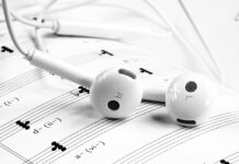 Is healthy earphone a thing?