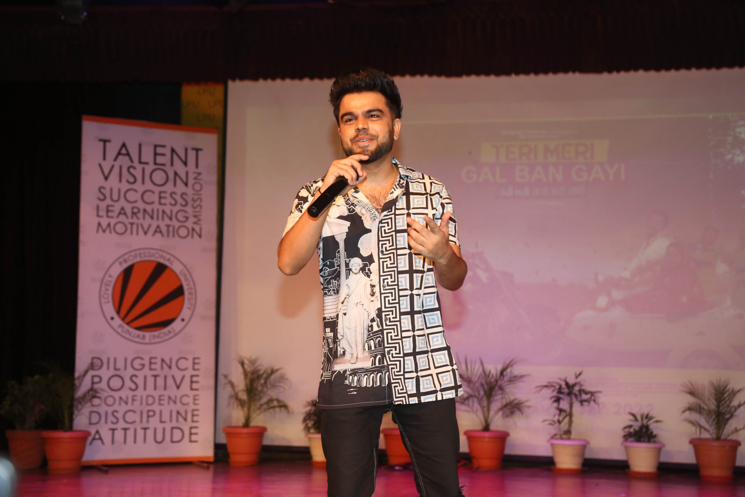 Preeti Sapru and other starcast performing dance during song release of the film ‘Teri Meri Gal Ban Gai’ at LPU campus (2)