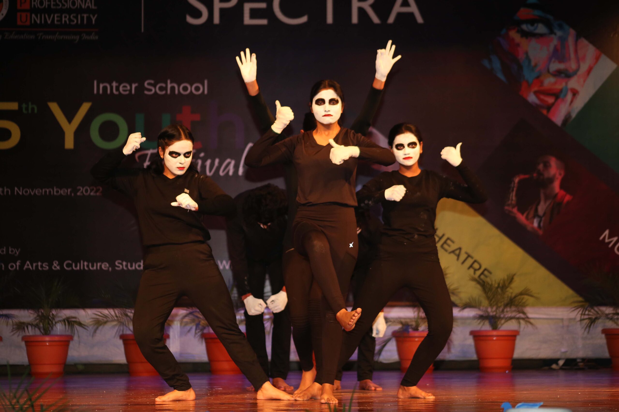 Students-of-LPU-doing-mime-during-concluding-day-of-mega-cultural-fest-‘Spectra-at-LPU-campus-1-1
